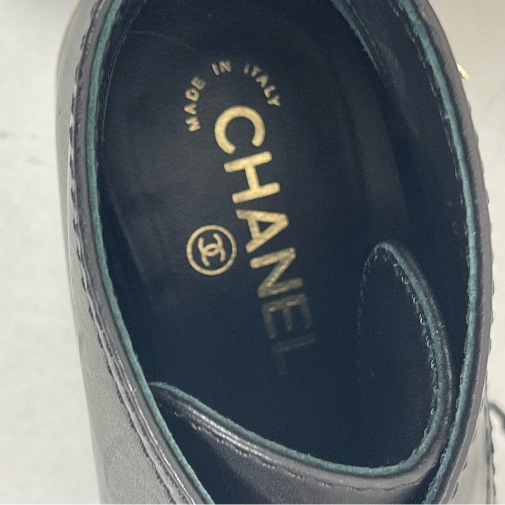 Chanel Black Leather Lace-Up Ankle Boots G31797 CC Logo Crepe Sole Sz40 US 9.5 - Picture 11 of 13